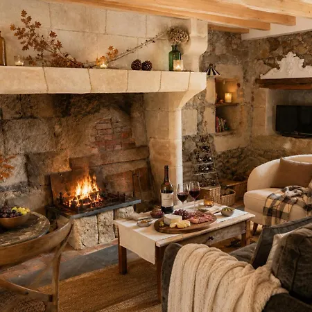 Pause Bucolique Dans Ancienne Cuisine Prieurale *